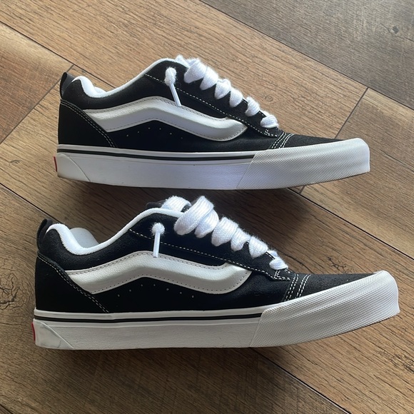 Vans - Picture 5 of 13